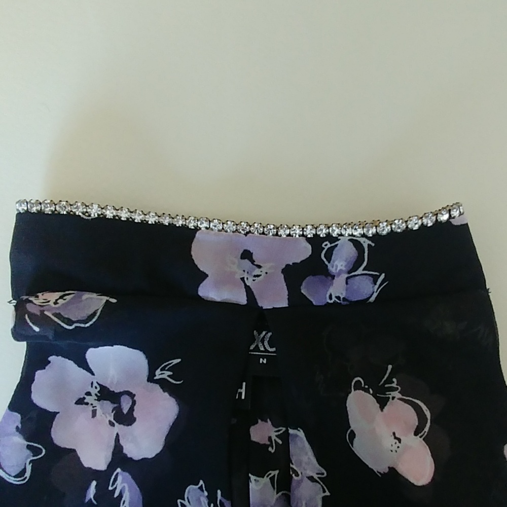 Sleevless blouse - Picture 2 of 3